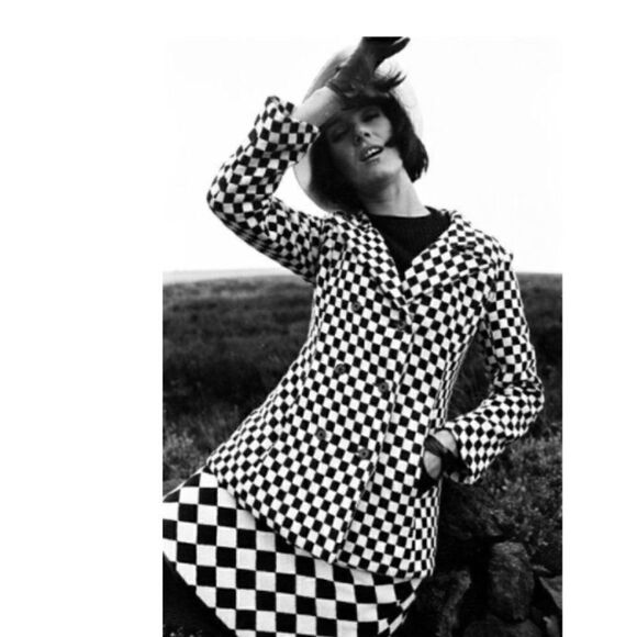 "Esc 'e la v" B&W Checker Mod 60s Style Mini Skirt - Picture 2 of 14